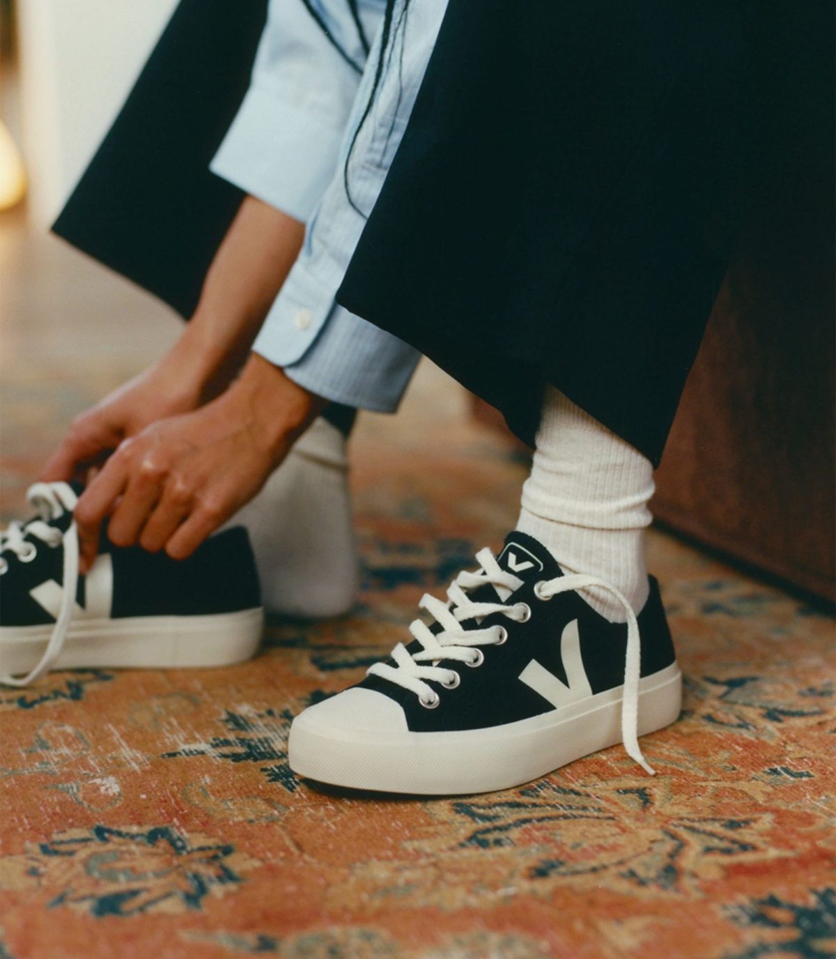 Wata II Low Canvas in Black Pierre from Veja - Image 2